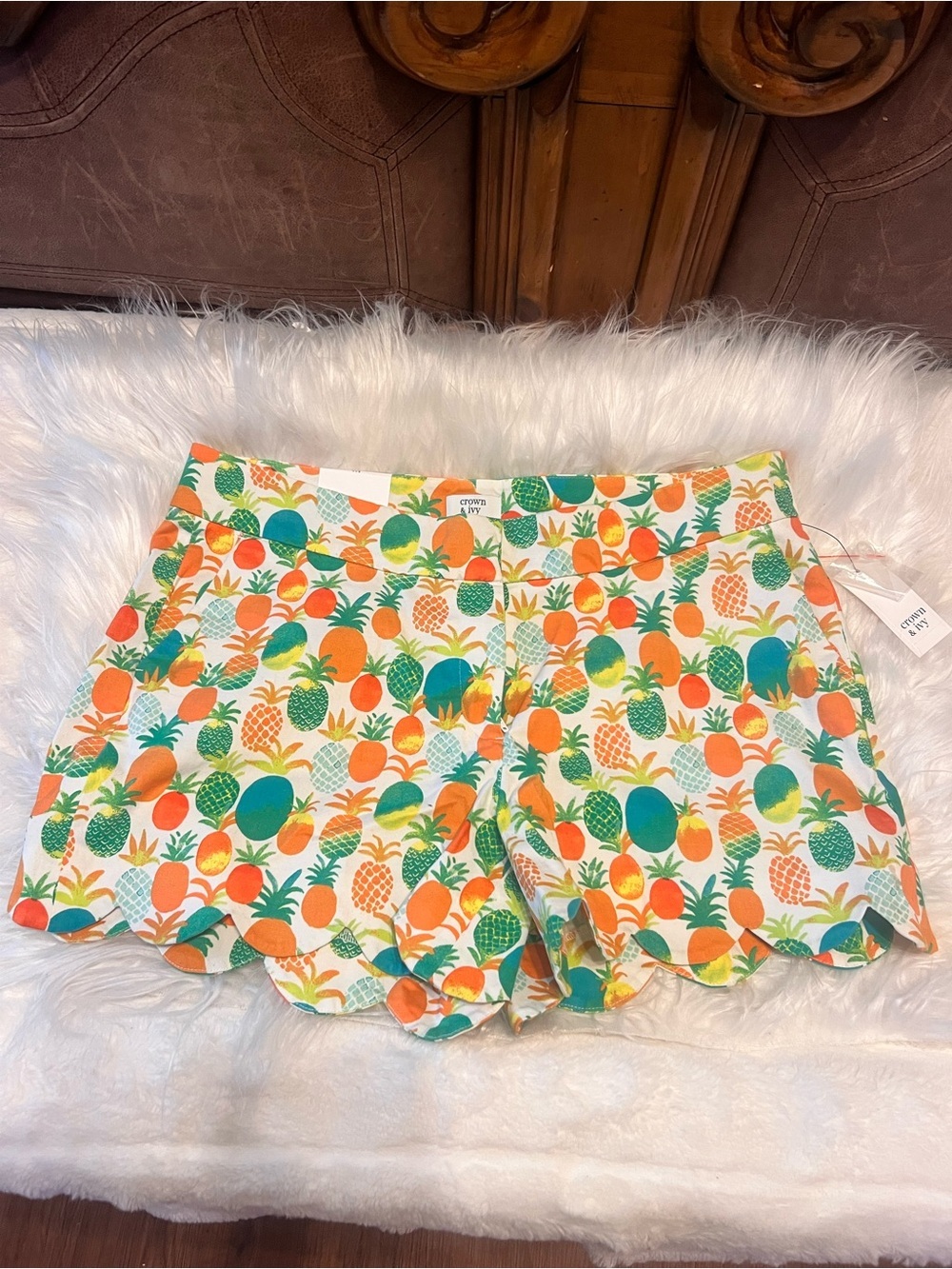 crown & ivy NWT High-Rise Scalloped pineapple Print women short size 10 - Picture 3 of 12